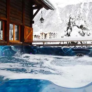 Falcon With Hot Tub - In A Great Location! Chamonix